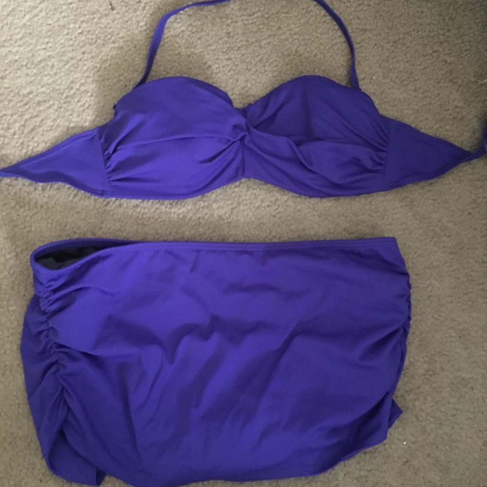 Victoria’s Secret 34D bandeau and skirted bottom L